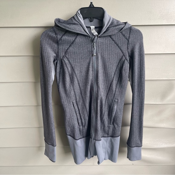 lululemon athletica Tops - Lululemon Athletica‎ Womens Daily Practice Hooded Herringbone Grey jacket Size 2